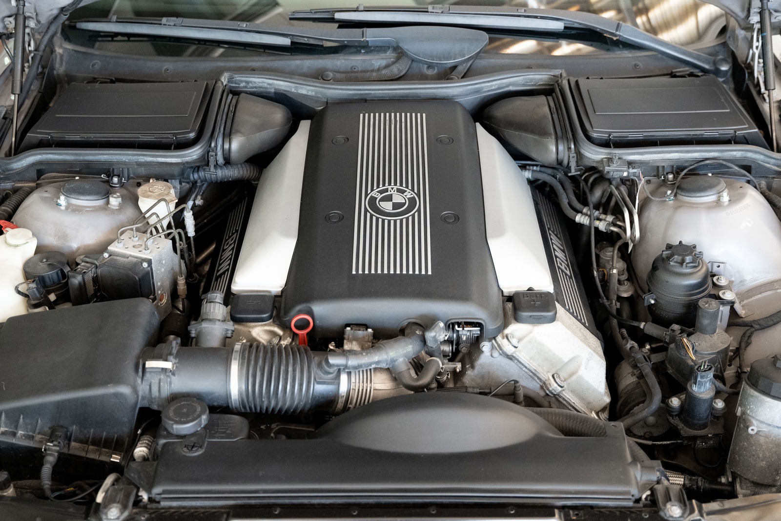 BMW 540I Touring (DJ61) Motor