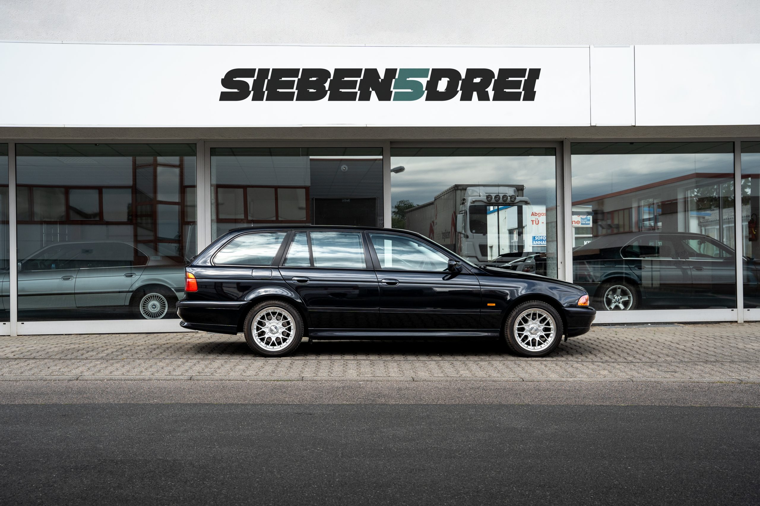 BMW E39 528I